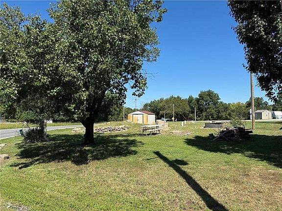 2nd image of 273 N Linn Valley Dr