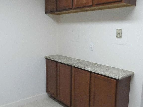 Updated Kitchen with Granite, Stainless Appliances and Backsplash
