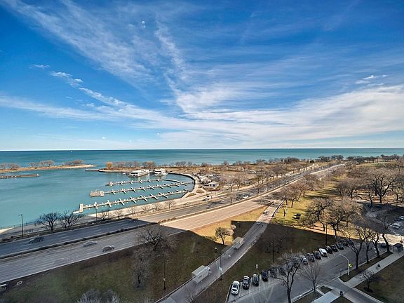 4th image of 3180 N Lake Shore Dr APT 14E
