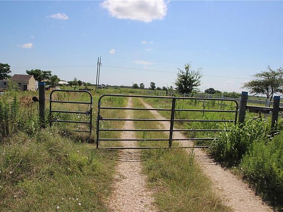 4th image of 1875 County Road 460