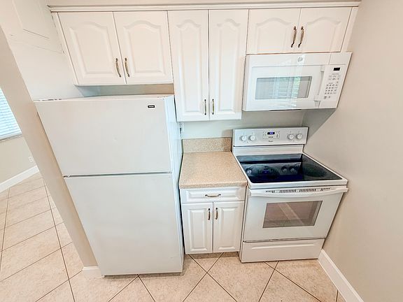 4th image of 541 NE 44th St APT C