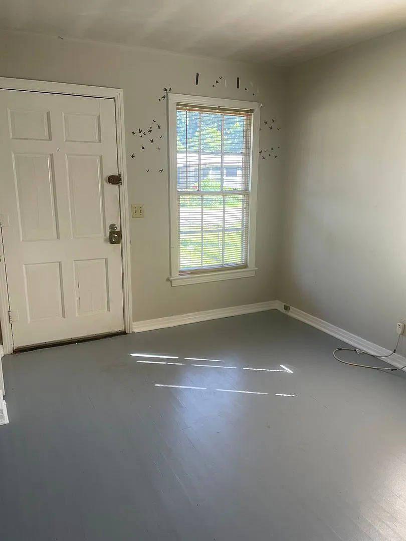 New Paint and Flooring, 1 Bedroom Bossier Home — Photo 2