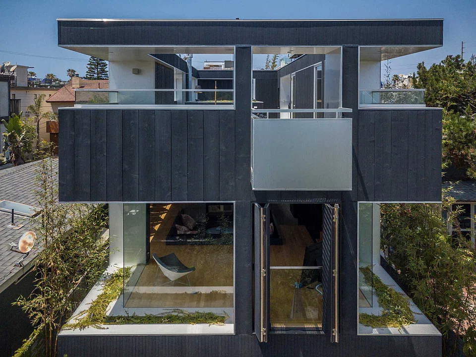 21 27th Ave