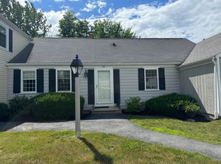 68 Colonial Vlg #68, Falmouth, ME 04105
