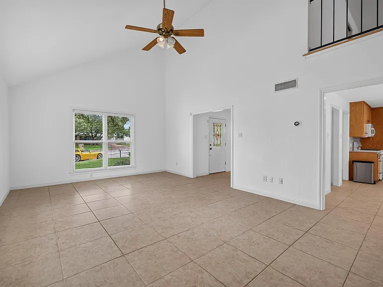 1202 Knollpark Cir — Photo 5