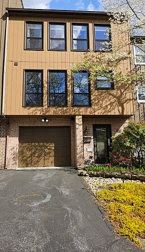 65 Winged Foot Dr Photo 1