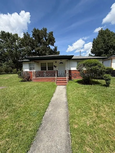 3 bed, 2.0 bath, 988 sqft, $1,850 — Photo 3