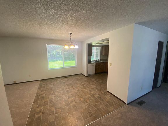 3rd image of 3805 Celeste Ct SE