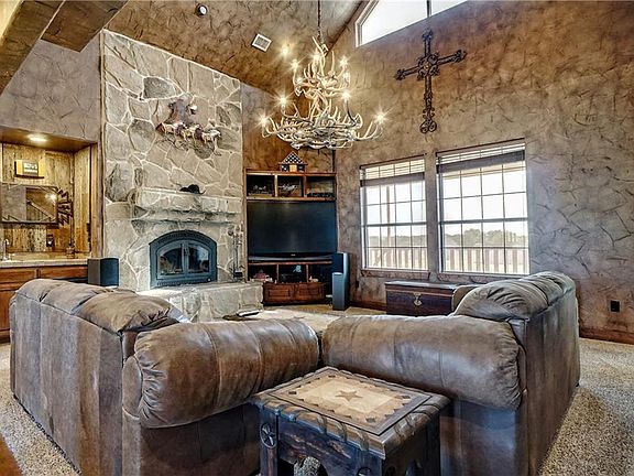 5th image of 5041 Wind Hill Ct W