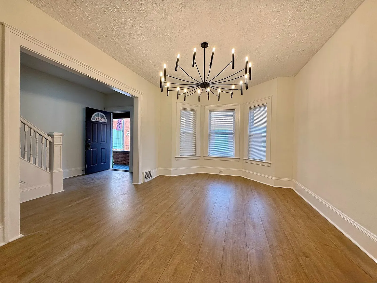 3 bed, 1600 sqft, $1,895 — Photo 2