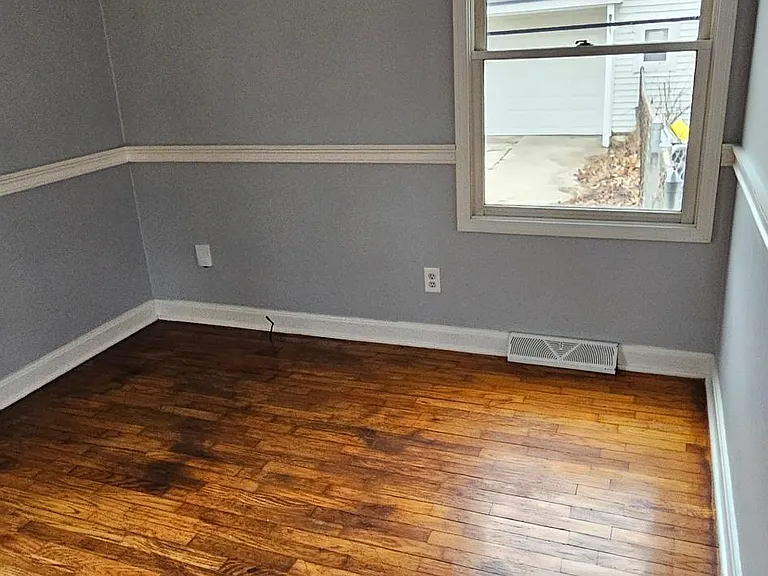 1120 NE Chester Ave — Photo 8