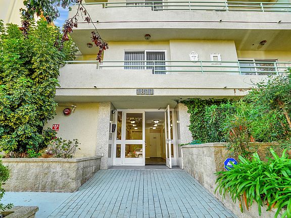 3rd image of 1811 Fairburn Ave APT 102
