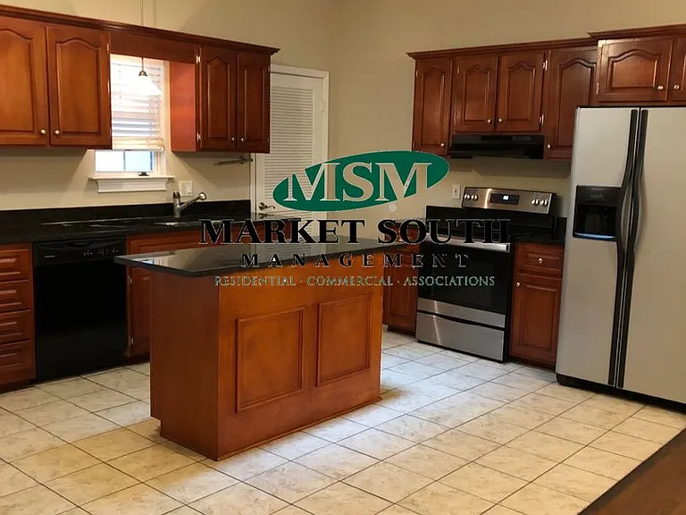 114 Live Oak St — Photo 4