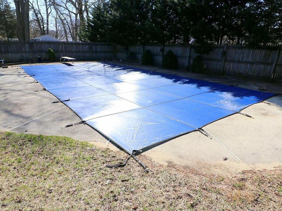 1st image of 956 McGuire Dr