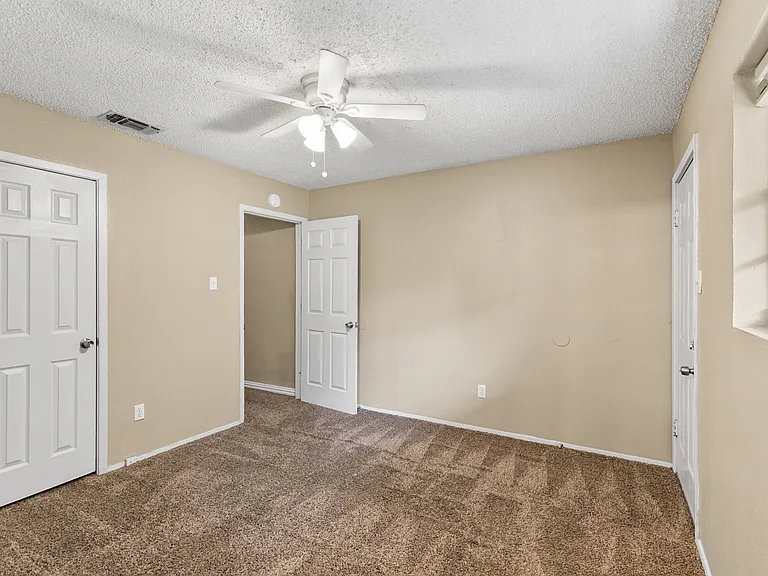 1140 Tyra Ln #C — Photo 15