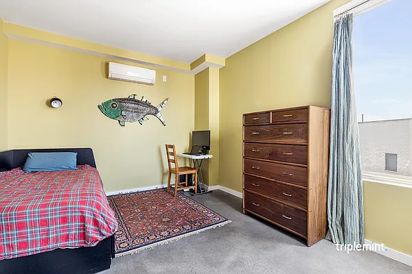 Sold by Triplemint | media 5