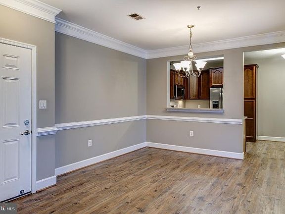 5th image of 7055 Heritage Hunt Dr APT 107