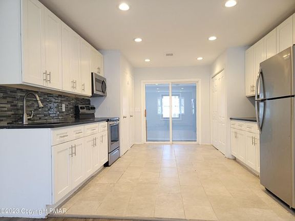 5th image of 7140 Robinwood Dr