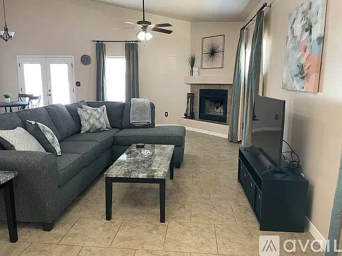 3 bed, 1729 sqft, $3,250 — Photo 4