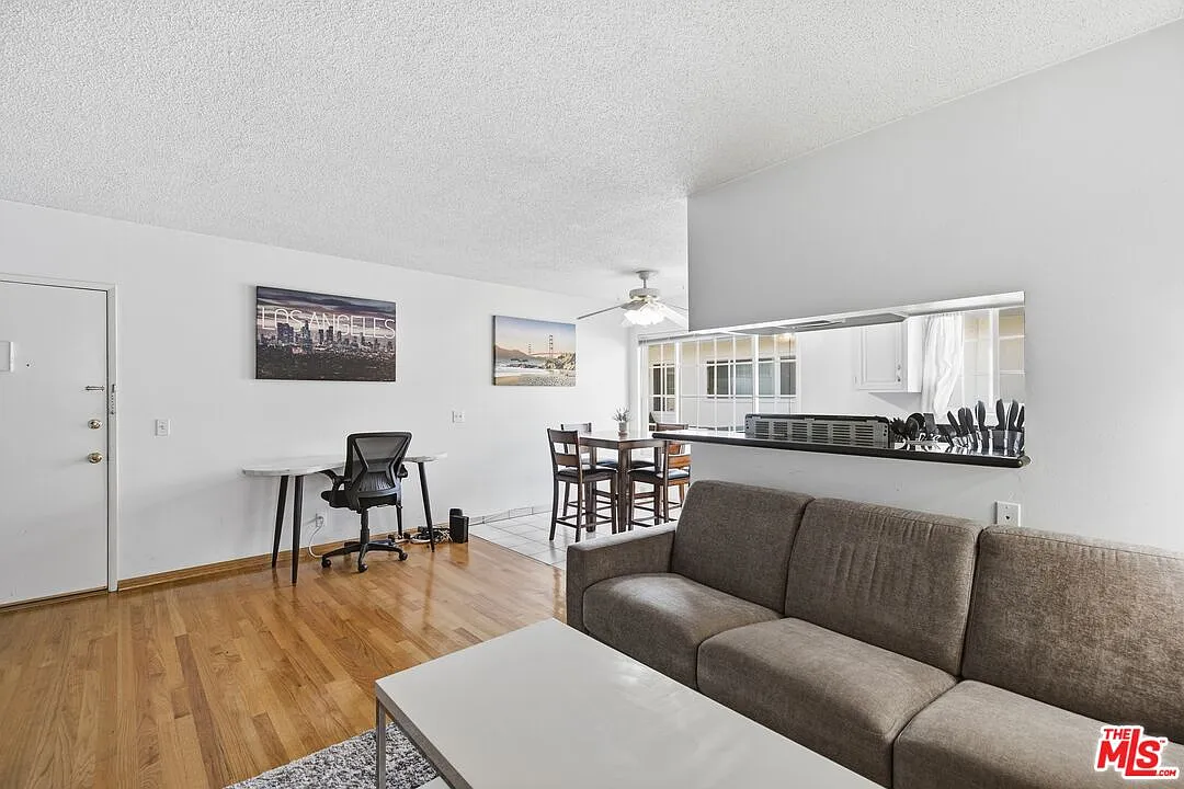 1 bed, 1.0 bath, 700 sqft, $2,295 — Photo 3