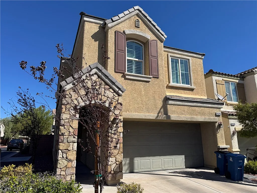 3 bed, 2.5 bath, 1661 sqft, $2,350 — Photo 1