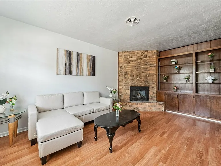 1004 Dominik Dr — Photo 6