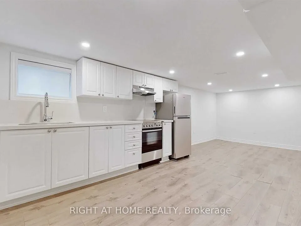 8 Airley Cres #BASEMENT