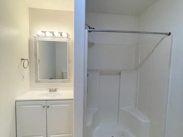 9833 N Lombard St — Photo 10