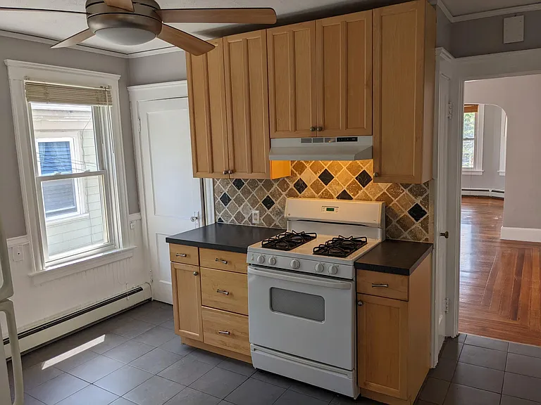 39 Pinehurst Ave #2 — Photo 6