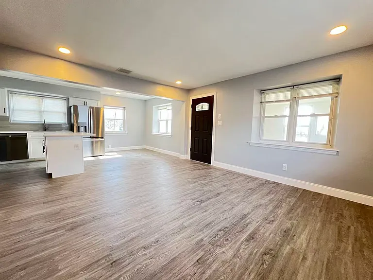 8714 Verree Rd — Photo 2