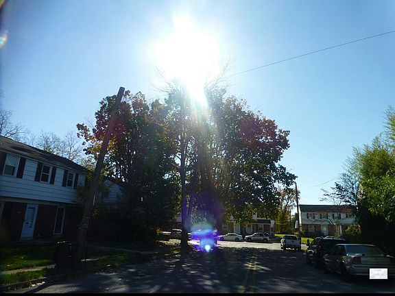 4th image of 905 Prospect St