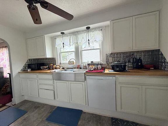 5th image of 408 Myers Ave
