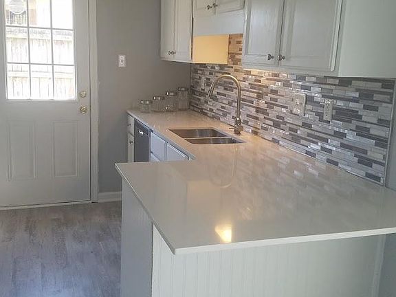 Breakfast Island in Kitchen