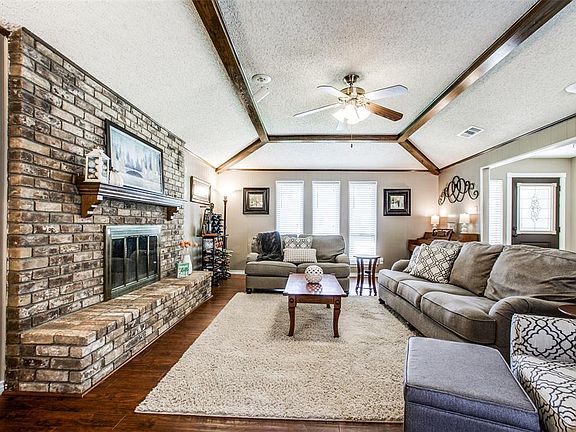 3rd image of 2526 Parkside Dr