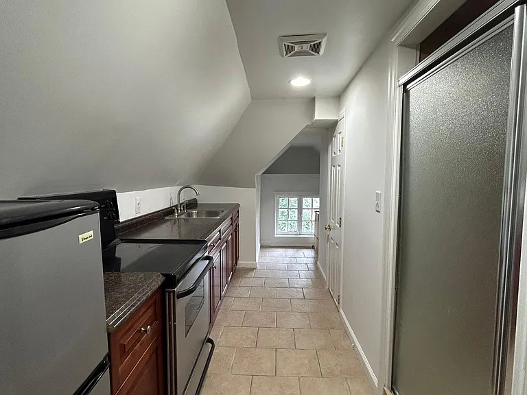28 Fairview Ave #3 — Photo 4