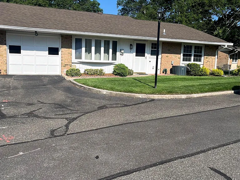 318 Woodbridge Dr #A — Photo 1