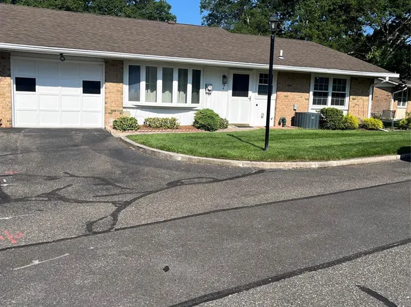 318 Woodbridge Dr Unit A, Ridge, NY 11961