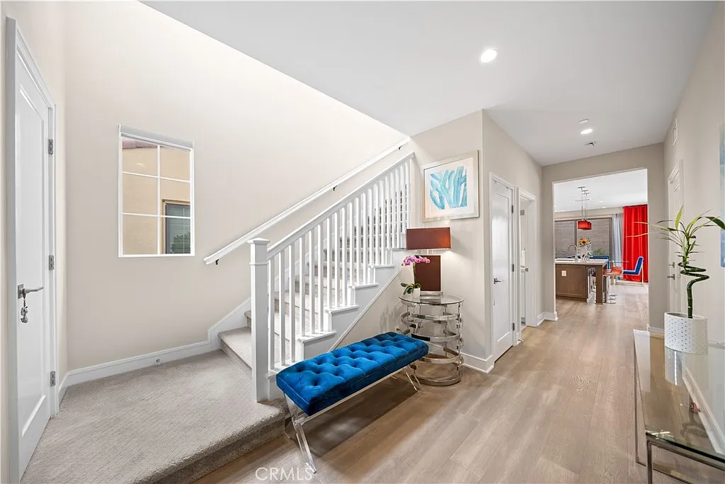 3 bed, 2.5 bath, 1920 sqft, $6,500 — Photo 2