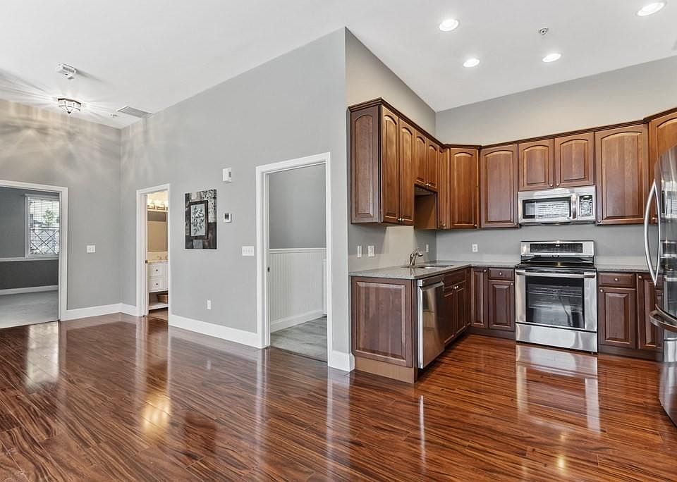 1st image of 31-33 Ashland St #3