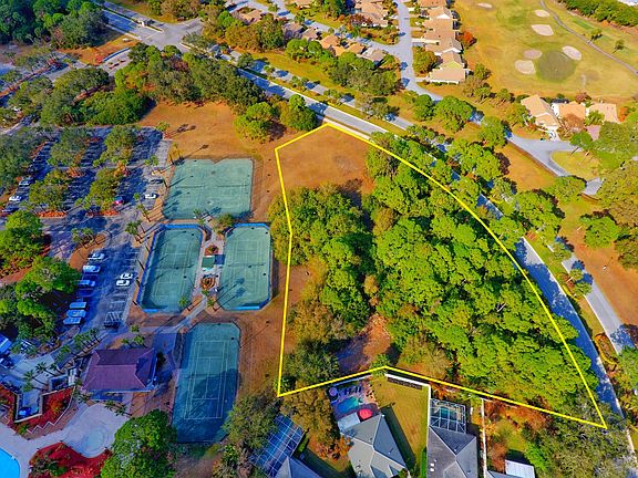 3rd image of 951 SW Country Club Drive