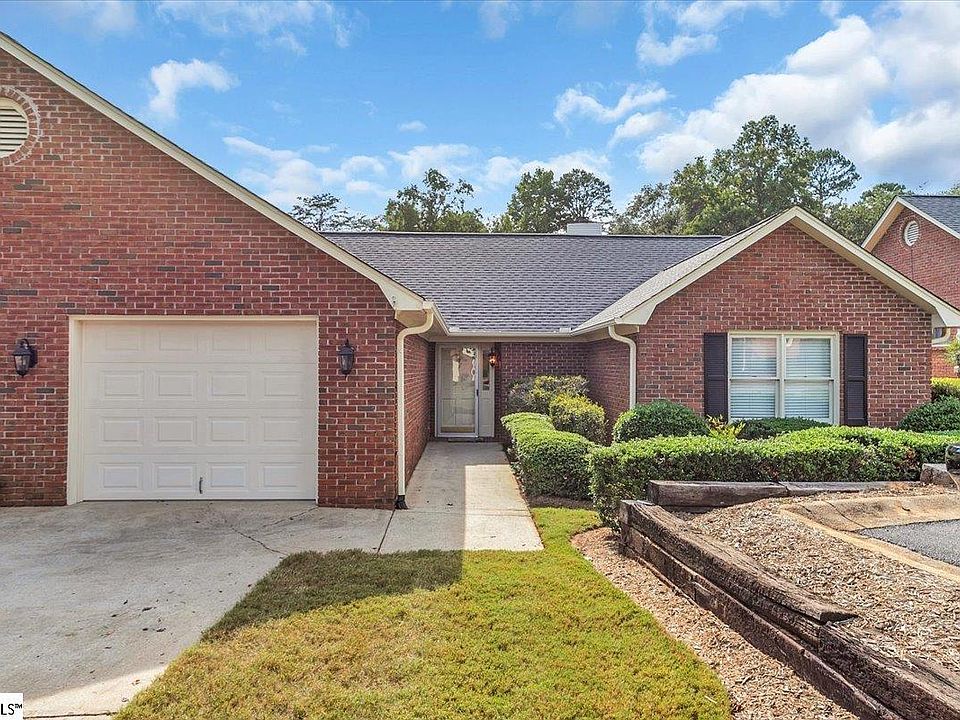 1st image of 108 Fairoaks Dr