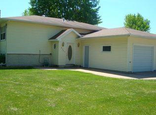 838 Great Plains Ct, Grand Forks, ND 58201
