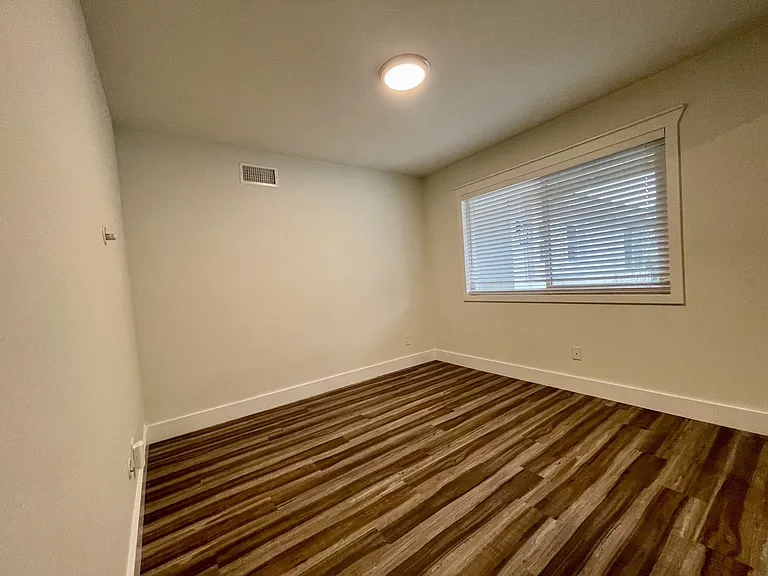 9556 1/2 Cecilwood Dr — Photo 19