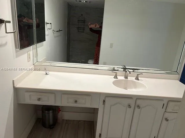 1207 Bahama Bnd #E2 — Photo 11