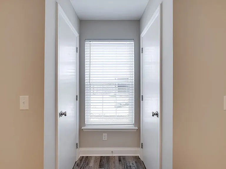 Park Ridge Apartments — Photo 13