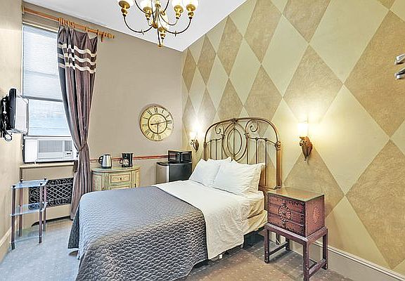 5th image of 144 E 40th St #203