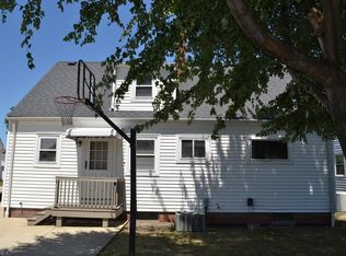 29528 Woodway Dr, Wickliffe, OH 44092