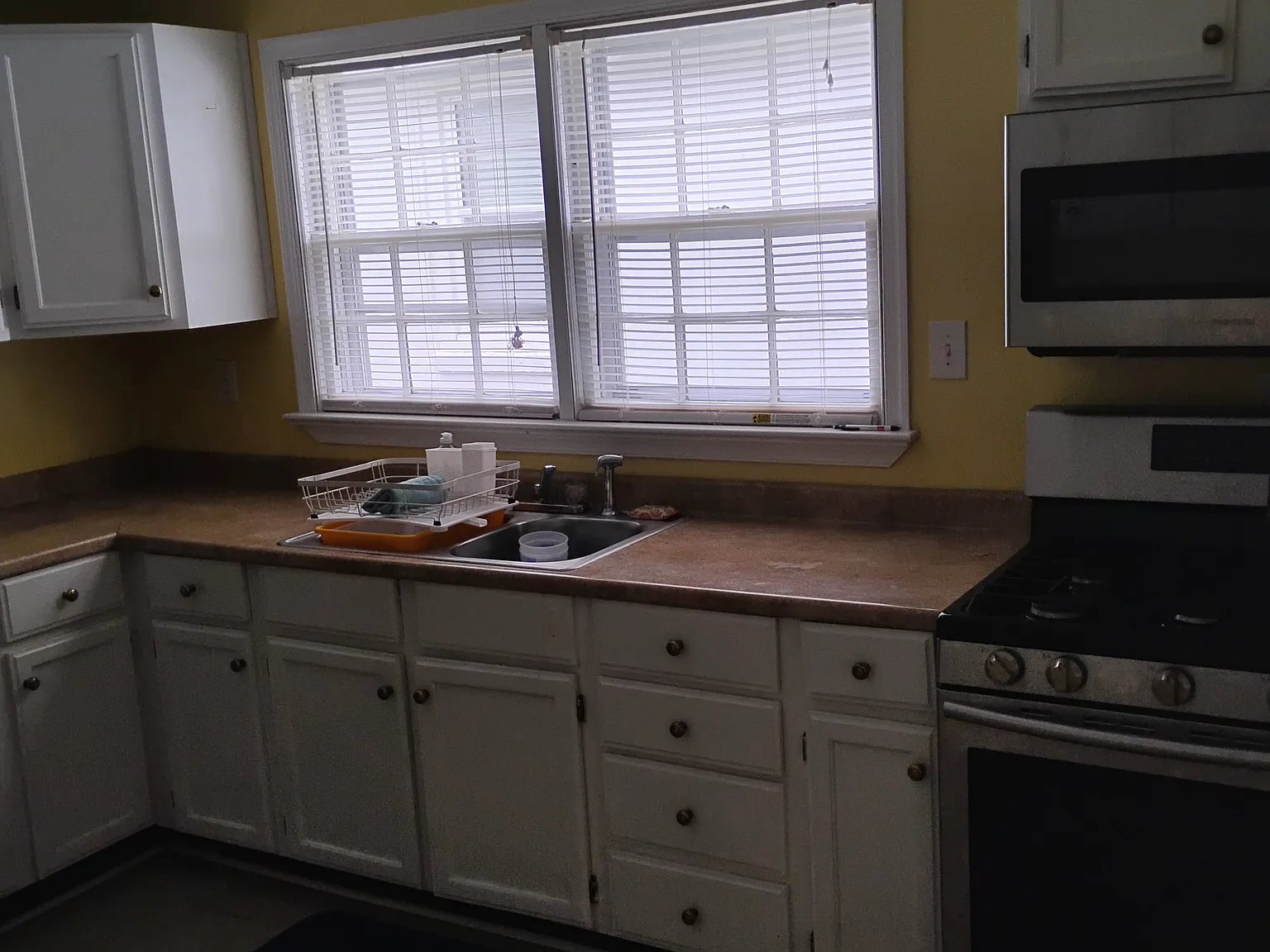 3 bed, 1000 sqft, $2,000 — Photo 2