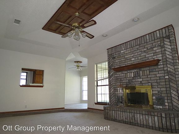 2nd image of 2211 Phyllis Dr