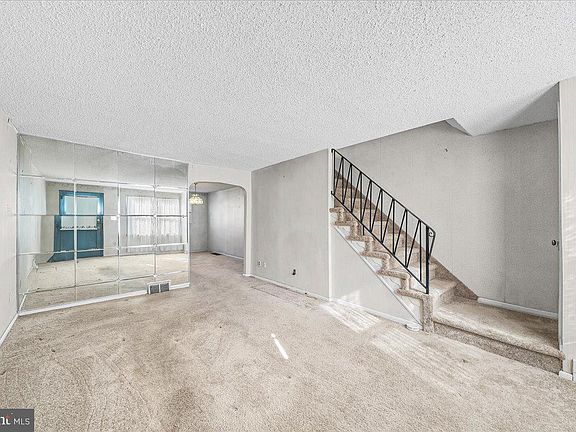 3rd image of 2038 Kent Rd